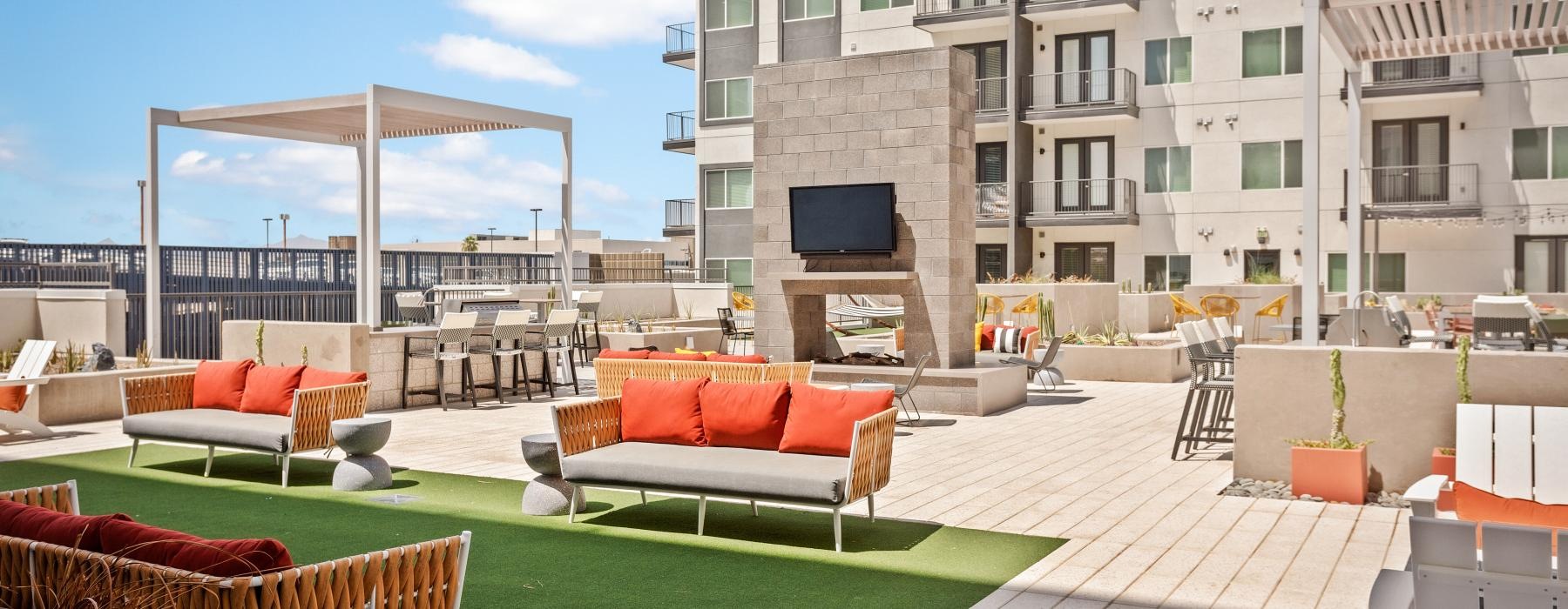 outdoor amenities on  rooftop deck