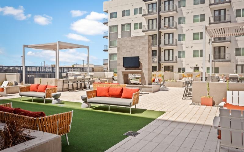 outdoor amenities on  rooftop deck