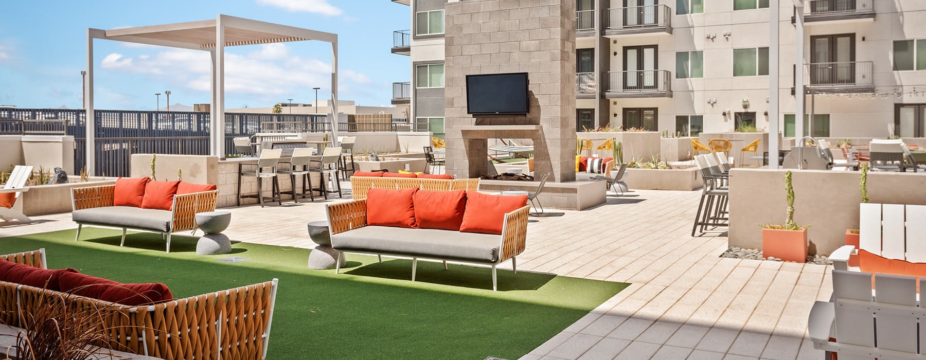 outdoor amenities on rooftop deck